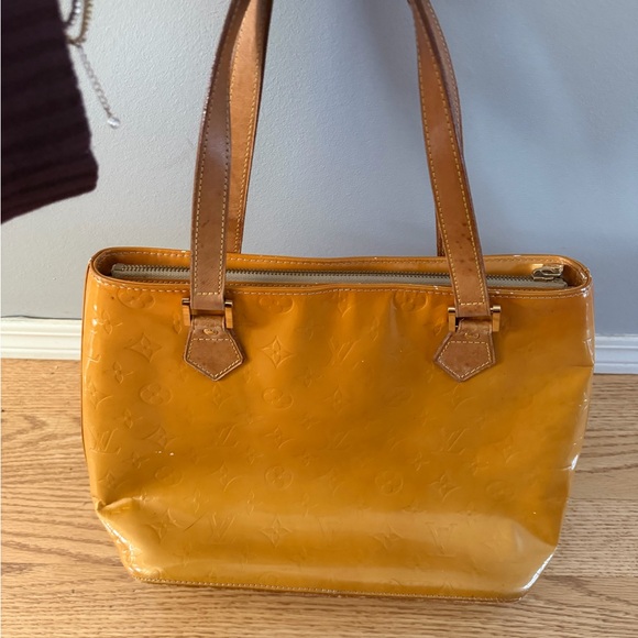 Authentic Louis Vuitton Vernis Houston Tote - Picture 4 of 12